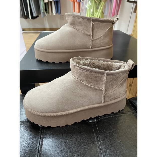 UGG stiliaus batai