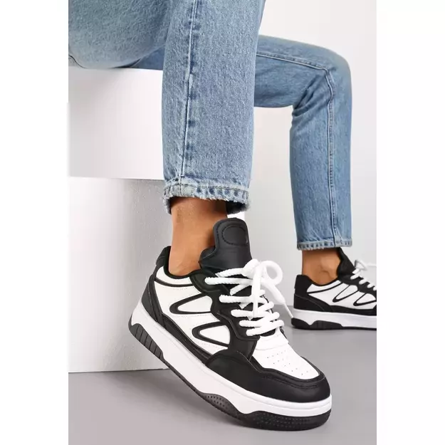 Sportbačiai ant platformos IDEAL SHOES - juodi