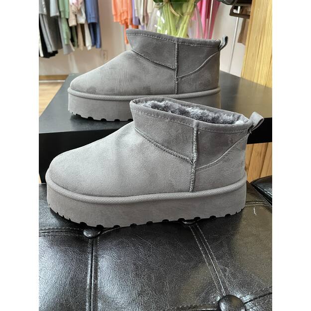 UGG stiliaus batai